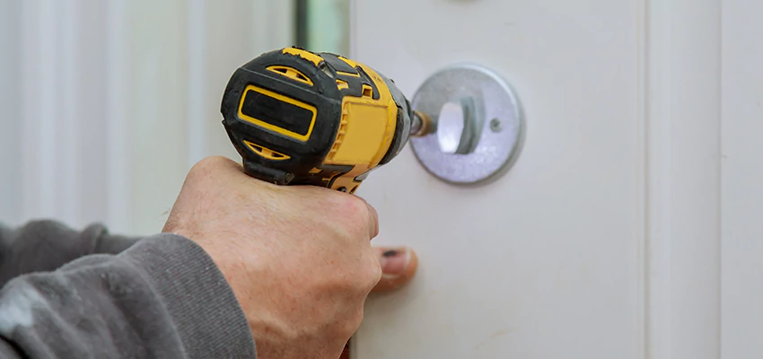 Street Locksmith For Smart Lock Repair in Melrose Park